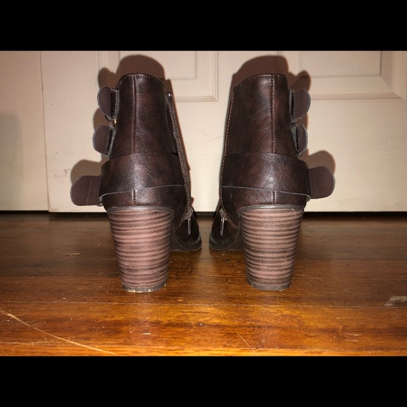 Brown ankle booties - Picture 2 of 3